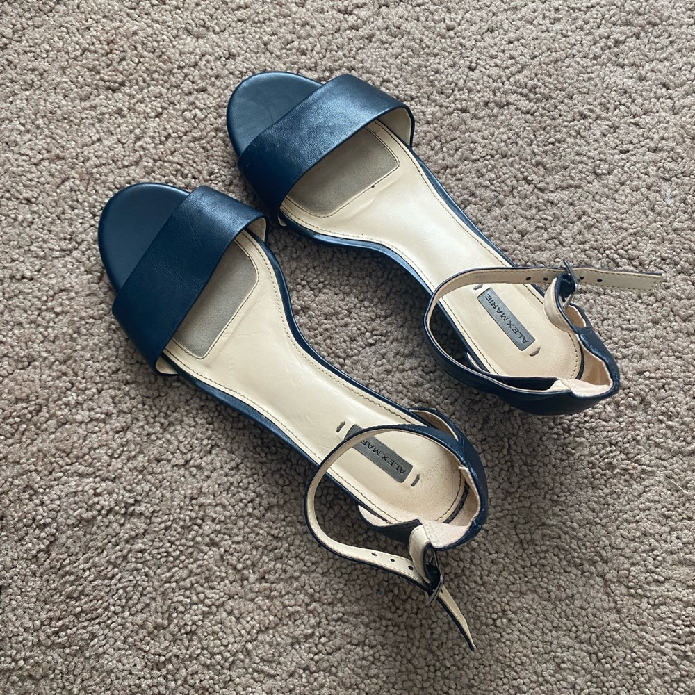 ALEX MARIE WEDGES💙